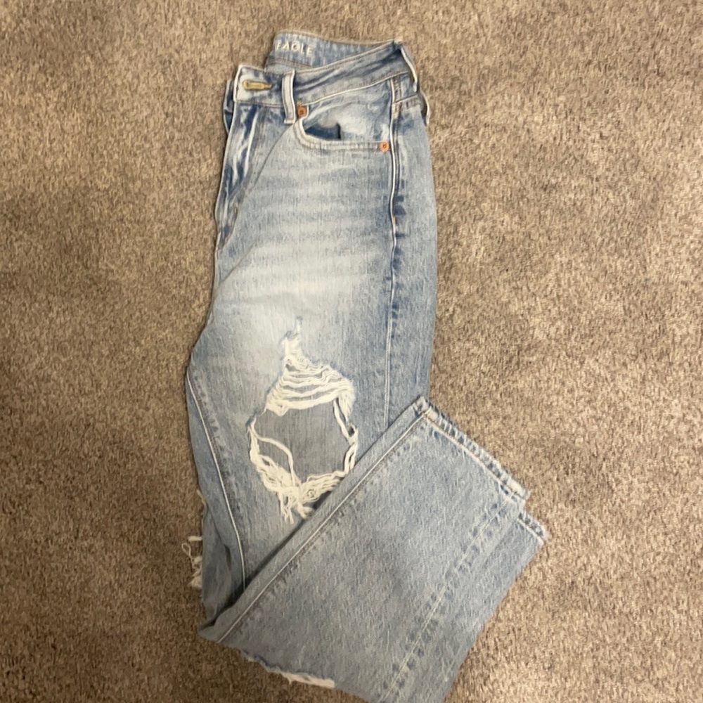 These are american eagle mom jeans brand new never worn.